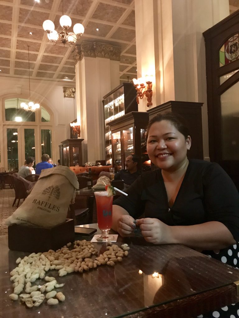 singapore-sling-raffles-long-bar-a-deecoded-life